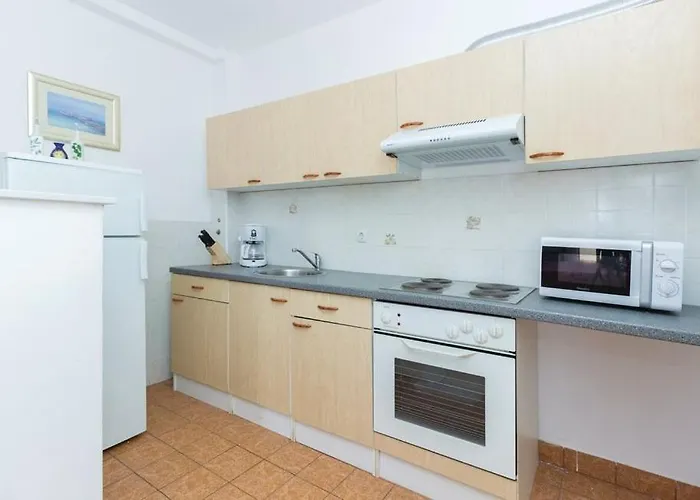 Cizmesija Apartman Tkon