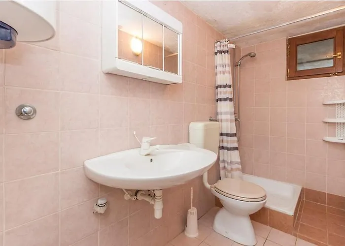 Cizmesija Apartman Tkon