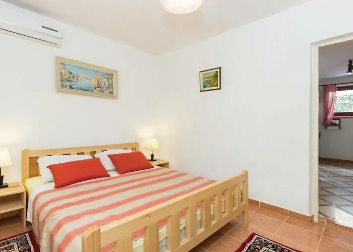 Cizmesija Apartment *