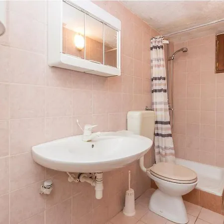 Cizmesija Apartmán Tkon